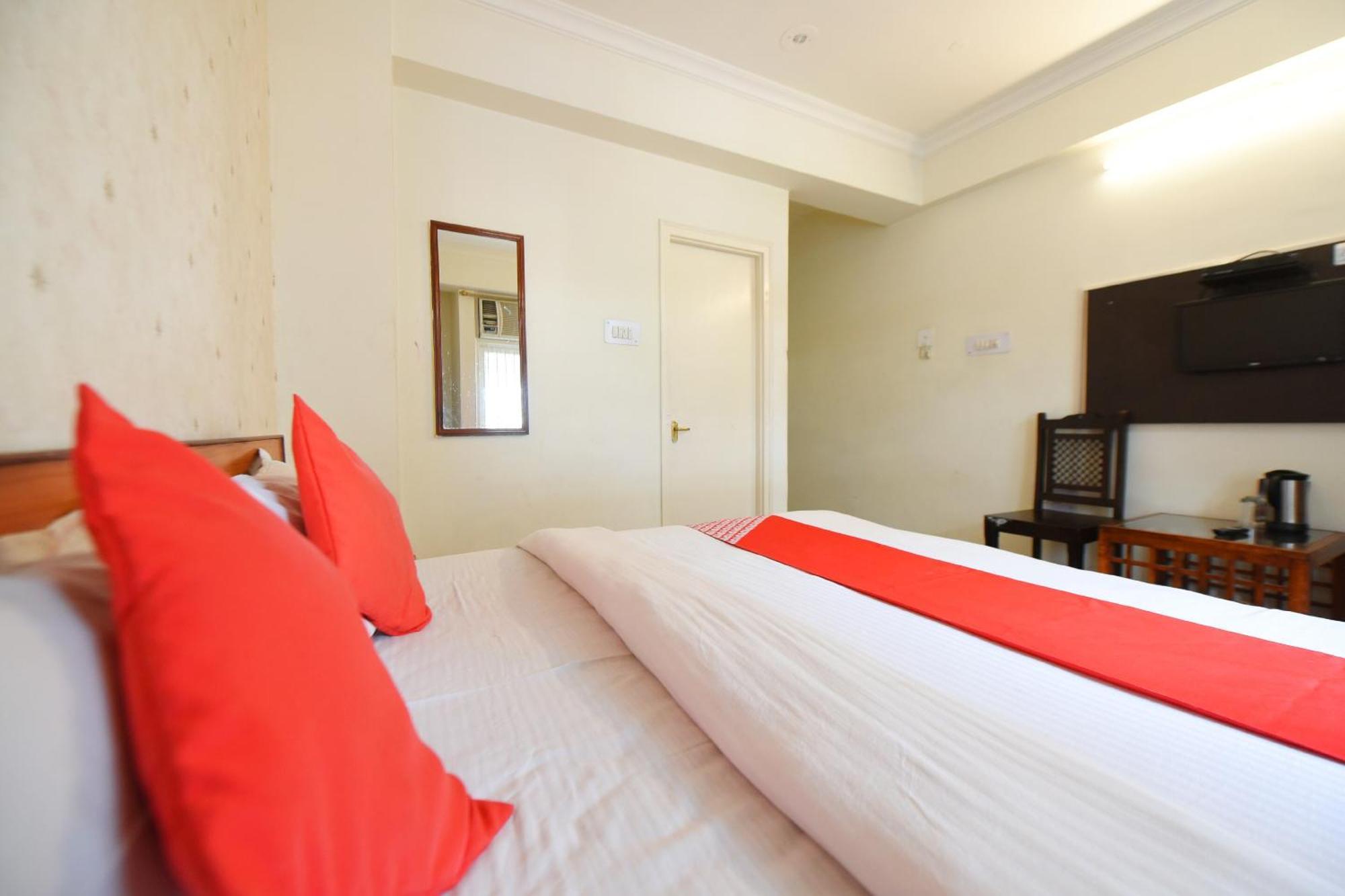 Hotel Oyo C M Regency Dźajpur Zewnętrze zdjęcie