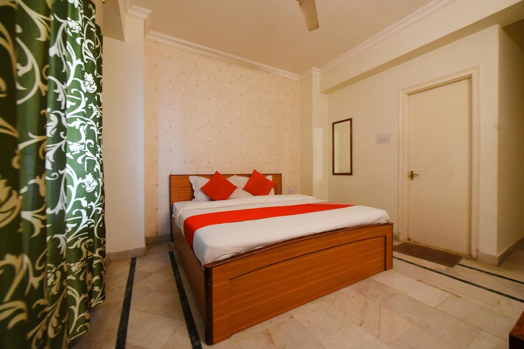 Hotel Oyo C M Regency Dźajpur Zewnętrze zdjęcie